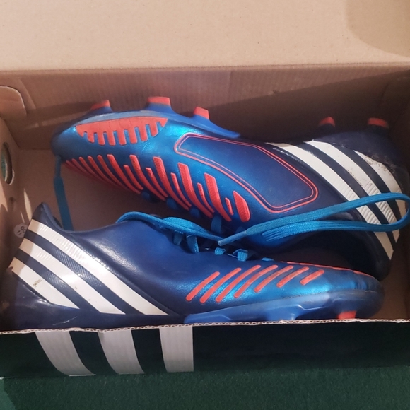 Boys Soccer Shoes - Picture 3 of 4